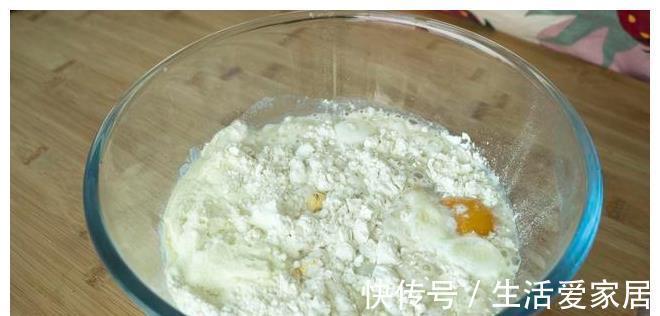 好吃|教你做玉米面发糕，简单搅一搅就上锅，做法零失败，比蛋糕还好吃