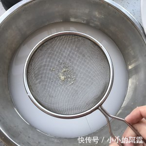 “凉皮”的懒人做法,其实很简单,筋道爽滑,好吃还不上火
