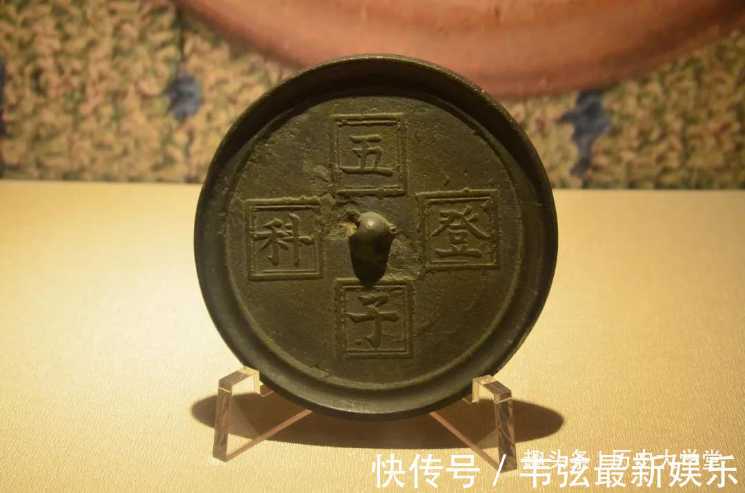 古人@古人梳妆打扮所用的“铜镜”,真的昏黄模糊看不清吗