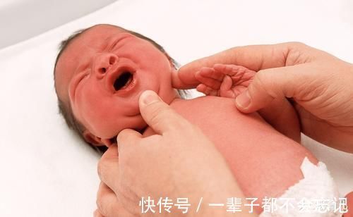 配方|新生儿除了吃就是睡?还有一件事不容忽视,新手爸妈一定要会观察