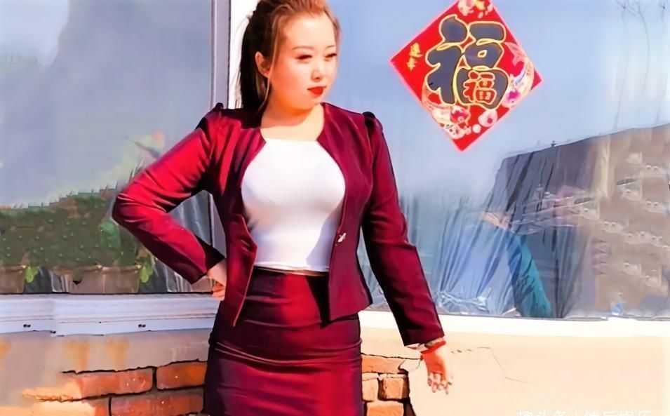 街拍小姐姐，休闲运动的打底裤美女，俏丽多姿清秀可人的感觉