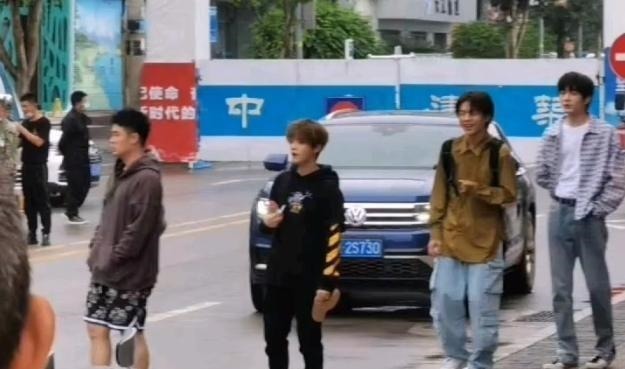 照骗|原来鹿晗也是“照骗”,看到路人没有拍美颜照片