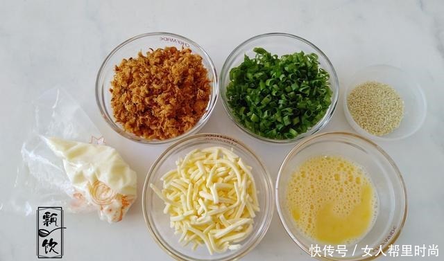 美味面包也能做之有易,简单一卷,撒上料,咸甜有度,早餐的挚爱