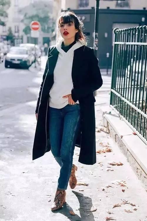 卫衣时尚穿搭,流行穿卫衣搭配小高领,减龄又保暖!