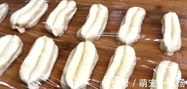 保鲜膜|1碗面粉，1个鸡蛋，就能在家做油条，不用泡打粉，比买的好吃百倍