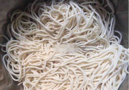 葱油麻酱凉面,好吃方便,劲道十足,一碗下肚,倍感幸福!