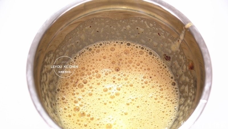 想吃枣糕,用电饭锅就能做,不用打发,不用发酵,拌好面糊就入锅