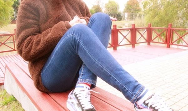 身体|睡觉之前选择靠墙抬腿,一段时间后,身体会出现五个喜人变化