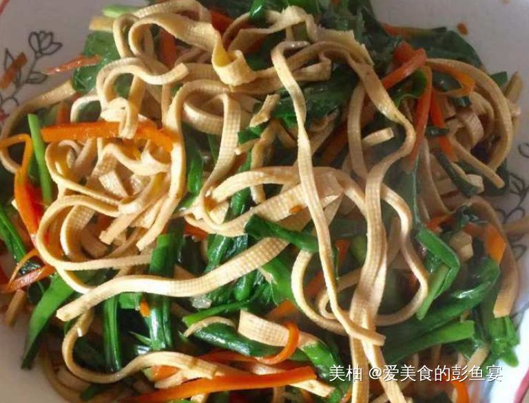 韭菜别包饺子炒鸡蛋，和它一起炒，高蛋白好消化，孩子长个正需要