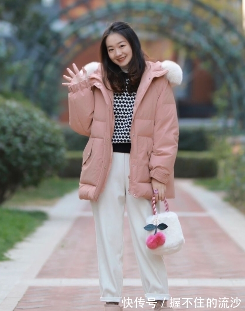 博主 “小白裤”该怎么穿?看完这些搭配就懂了,简约日常不挑人