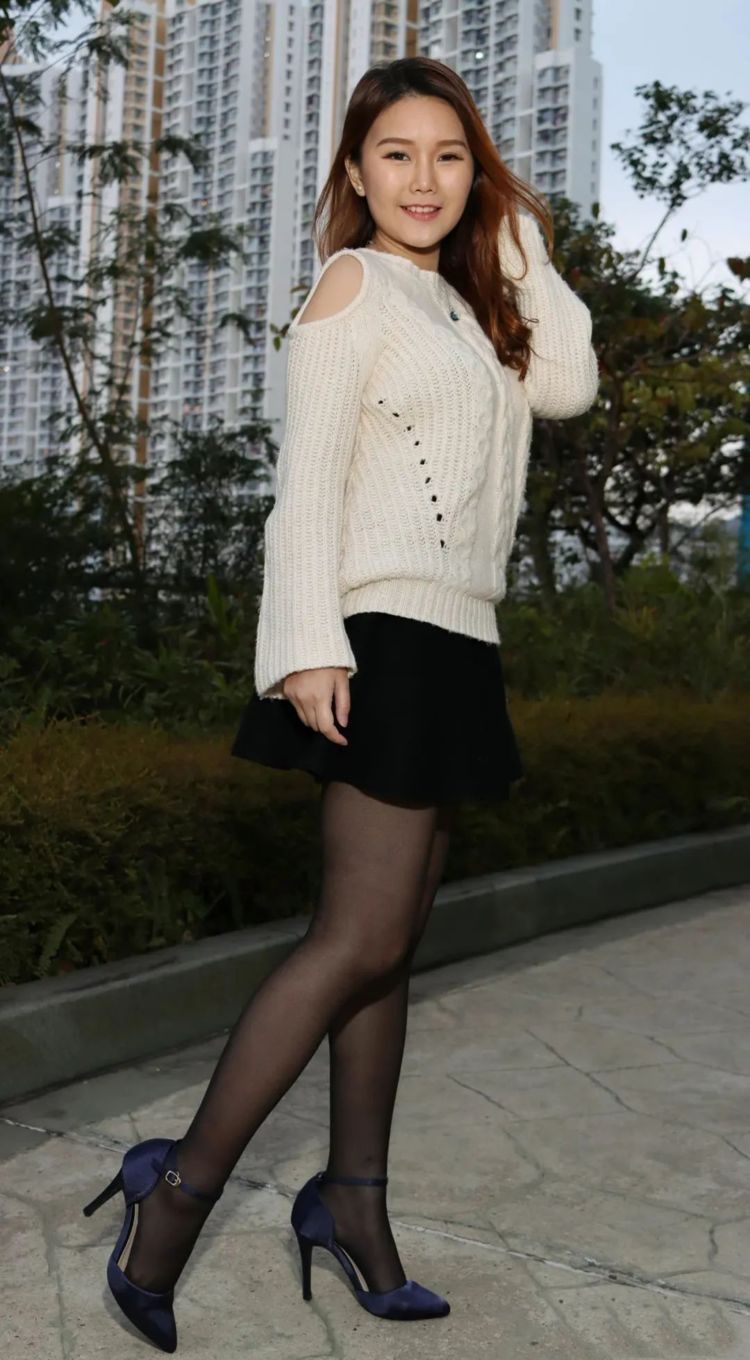 高跟鞋 百褶裙搭配一双尖头细跟鞋,这样搭配风格很好看,提升气质美