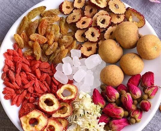 四五十岁的男人别光喝白开水,喝水时加点它,越喝越健康