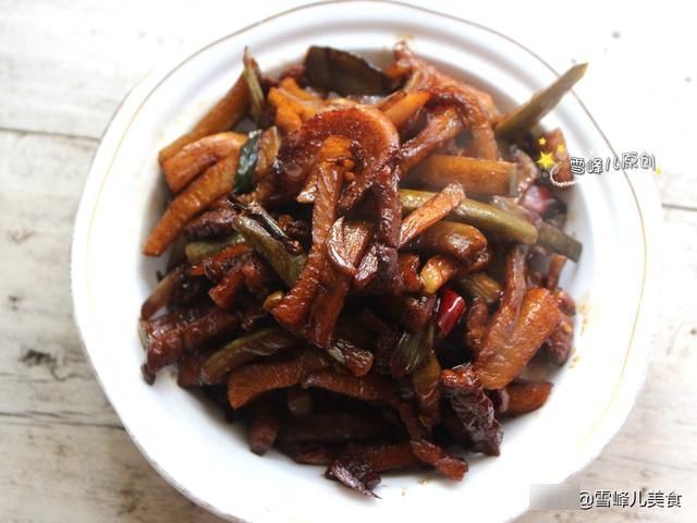 初冬季节遇到这菜买10斤，处理一下储存过冬慢慢吃，炒炒真香啊