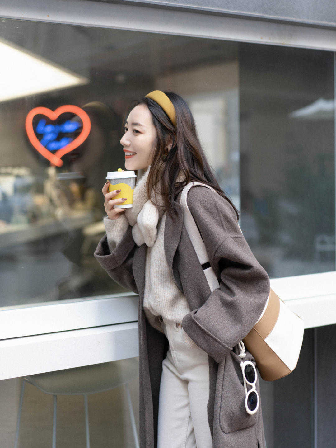 紧身|寒冬的毛衣+大衣,也是受欢迎的CP,保暖又温柔,谁穿谁好看?