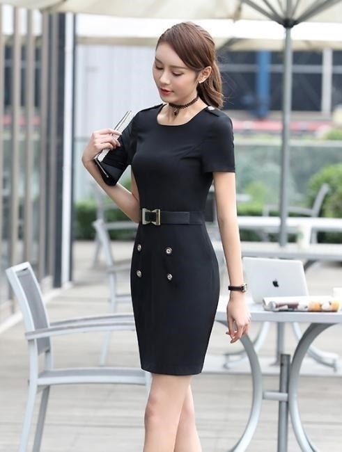 时髦 四十岁的美女有30多号男人追求她，打扮时髦是绝招