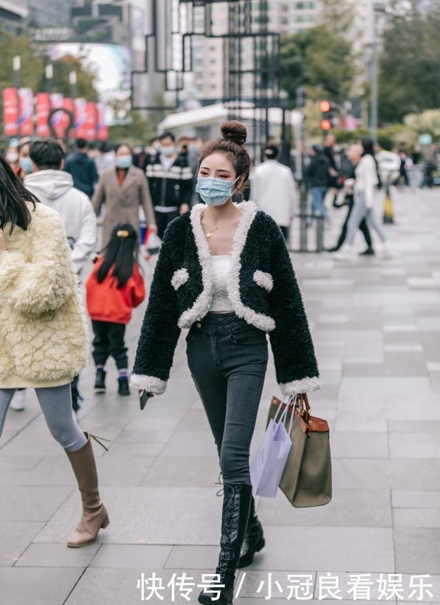 今年冬天的保暖穿搭，少不了一件摇粒绒外套，轻轻松松时髦加倍