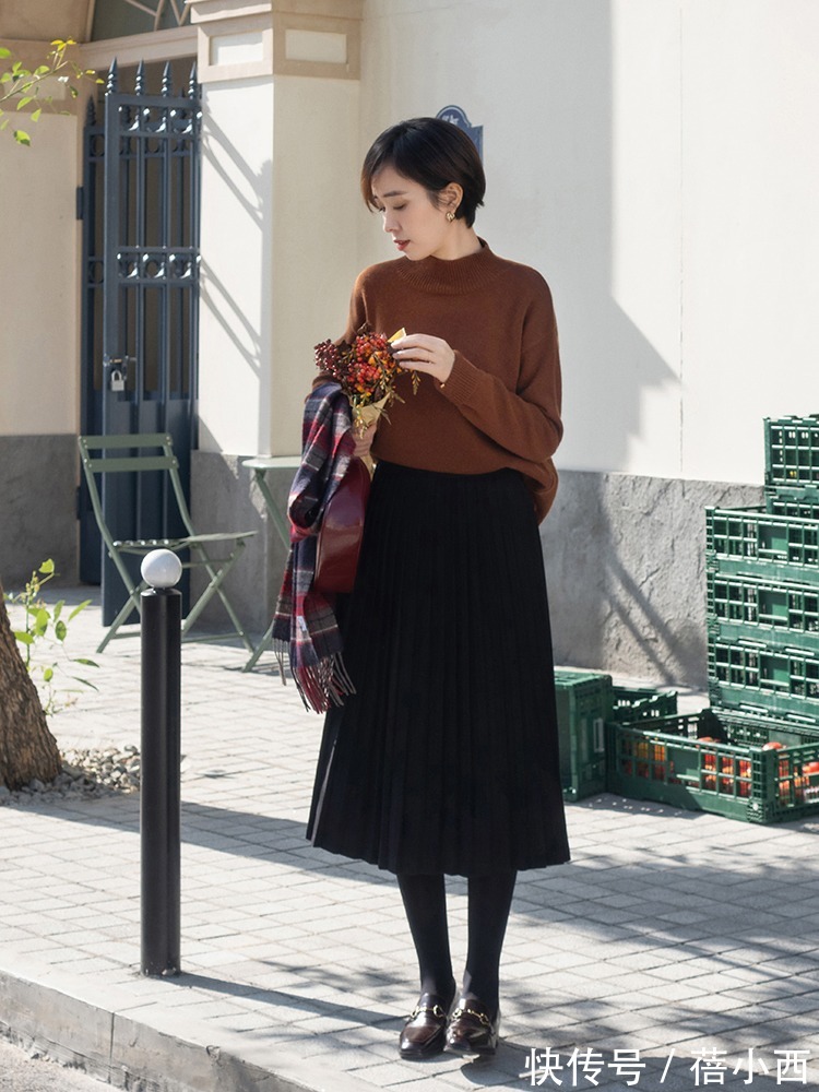 浅色系 新年穿搭怎么能没有高领衫?建议你这样穿,走亲访友别人都夸你美