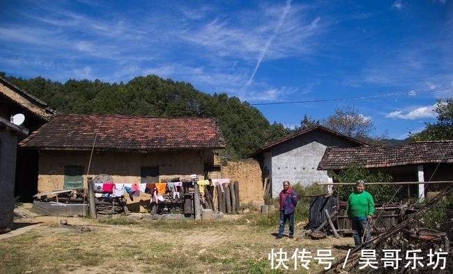 碾盘|秦岭深处发现一处老宅院，雕梁画栋，还有两根拴马桩，县志无记载