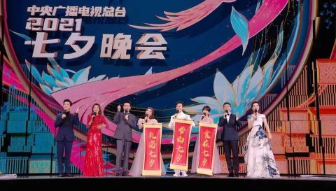 劉雨昕|央視七夕晚會：鳳凰傳奇舞臺驚艷，周深唱腔絕了，王冰冰展現出成熟美