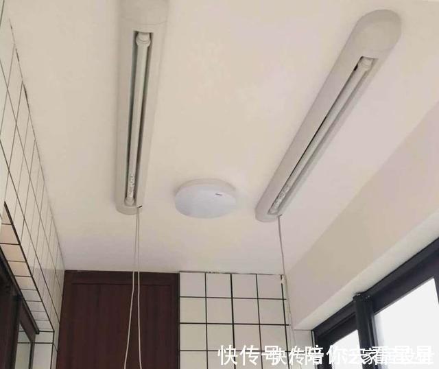 晾衣架|阳台和客厅打通后，衣服晾哪里？5种办法解决，让你不再困扰！