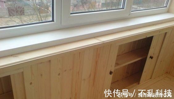 过道|邻居真是“心狠手辣”，沿着阳台墙壁打柜子，连窗户下都不放过！