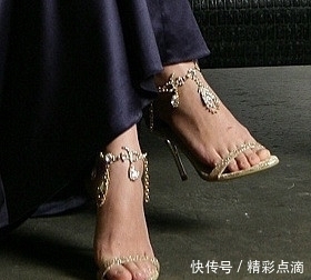 高跟鞋有着独特的美,时尚又充满了女人味
