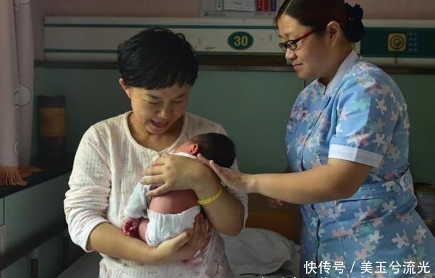 宝宝|6个月婴儿一直紧握拳头,奶奶发现不对劲送去医院,医生晚了