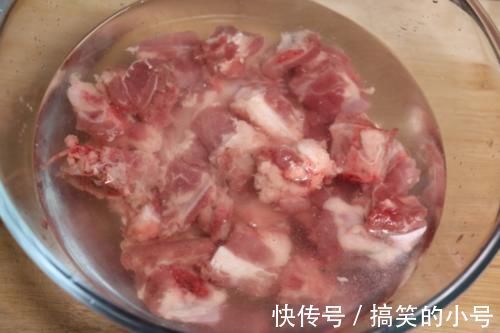 煮猪肉炖排骨，“最忌”放这3味料，很多人都习惯放，难怪不好吃