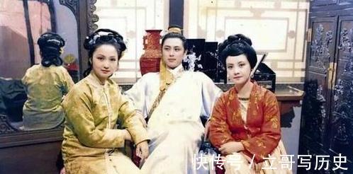 平儿|王熙凤与贾琏合欢，为什么平儿也在房内服侍，你看看她是什么身份