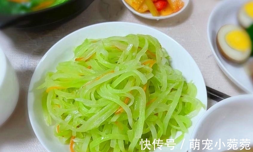 莴苣|山东母女二人的晚餐，在朋友圈火了，网友：这也太馋人了，求蹭饭