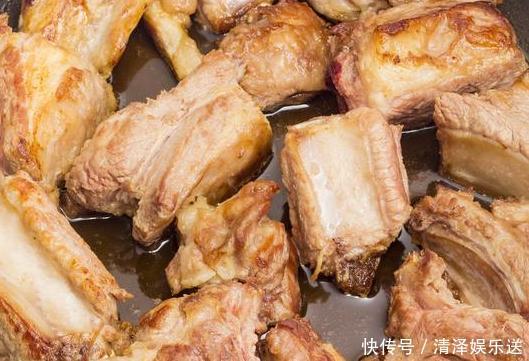 排骨|排骨焯水后又腥又柴看完大厨的做法恍然大悟,原来是用错水了
