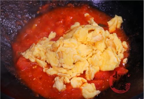 年薪38万大厨做的“西红柿炒鸡蛋”，操作手法太牛了，顺序是关键