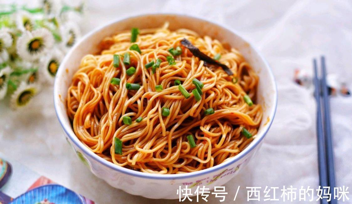 油条|3种食物少吃,或会“加速”骨质疏松!医生:想养好骨,要管住嘴