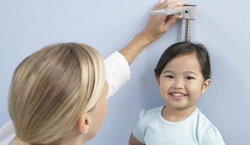 后天|小时候有这4个特征的孩子,长大后矮不了,占一个也不错