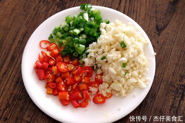 蒜蓉粉丝蒸娃娃菜的家常做法,又鲜又嫩,简单易做,好吃不长肉