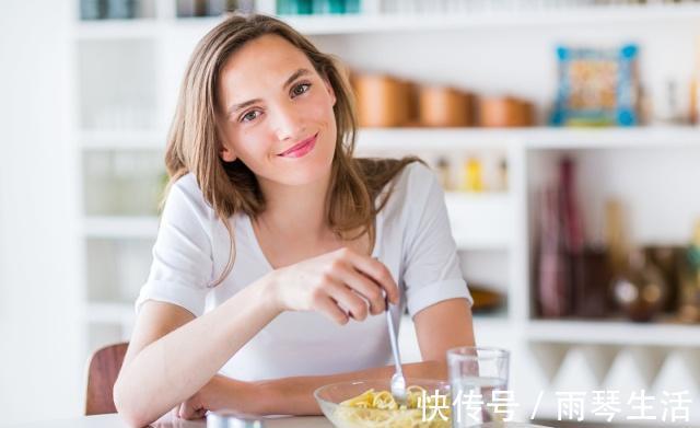 绝经|女人“绝经”后，尽量多吃3种“食物”，有助身体健康