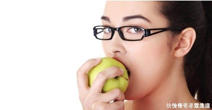 空腹吃个苹果,身体会有4个变化,尤其第2个,多数女人都喜欢
