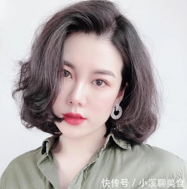 发型 四五十岁的女人,留短不留长,试下面的造型显气质又好看