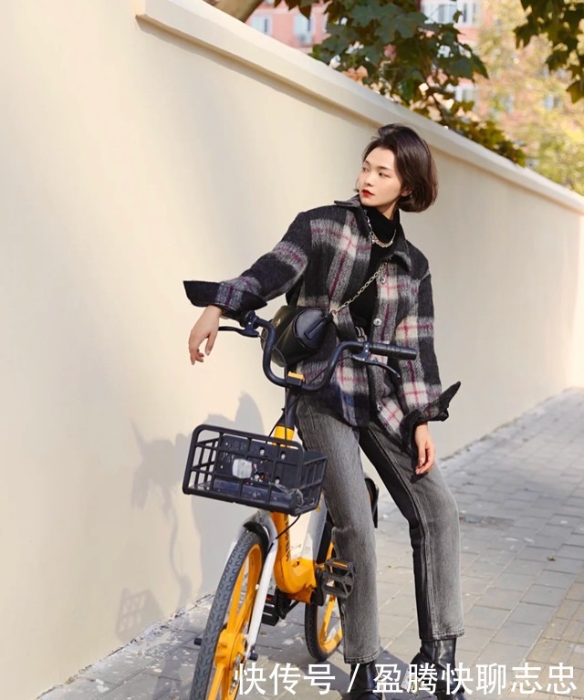  长大衣|小个子别穿“长大衣”了，今冬试试“短外套”搭裤子，显高显腿长