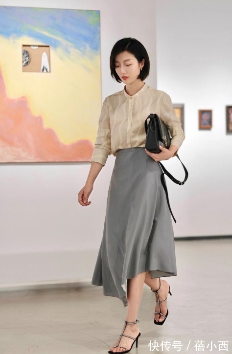 卫衣 春季还是穿“衬衫”最高级,搭配半身裙、牛仔裤、阔腿裤,好洋气