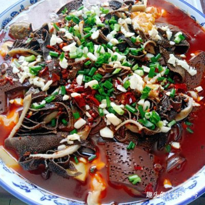 家常毛血旺 ,做法简单,麻辣鲜香,配上一瓶啤酒,太过瘾