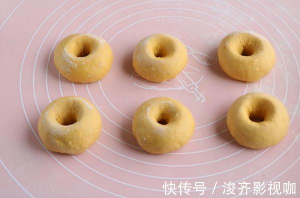 早餐别总吃油条，试试更好吃的南瓜甜甜圈，非油炸更健康