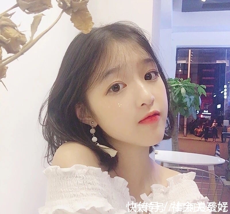 减龄|换对发型相当于换了张脸,这几款“齐脸烫”短发超显脸小,美极了