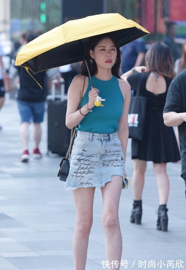 气质优雅|会穿的女人更有魅力,牛仔裙这样搭配,显年轻、气质优雅又大方