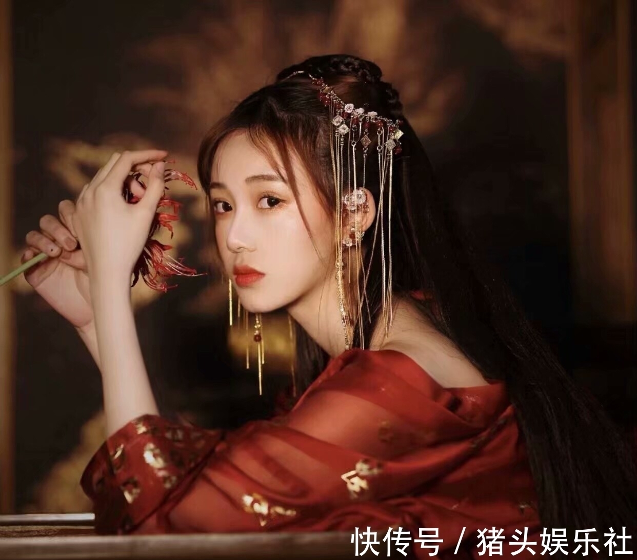 暴君的天价弃后$《暴君的天价弃后》“皇后给您留了份休书”他装作镇定“无妨!”