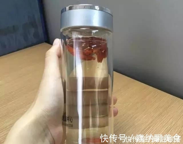 枸杞|泡枸杞多加这“1味”，明目护肝又排毒，给身体来个大扫除