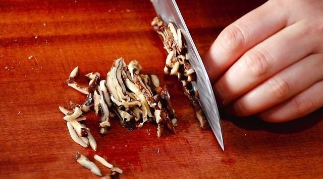 天冷碰到这鱼别手软,做上一道菜,暖胃又暖身,营养极高