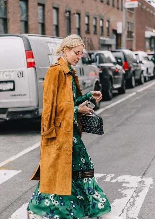 ?西装+裙子,风衣+裙子,今春这么穿也太好看了