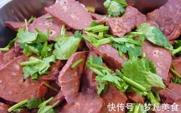 商贩|猪身上最美味的肉,城里人嫌脏不敢买,商贩:留着自己吃不卖!