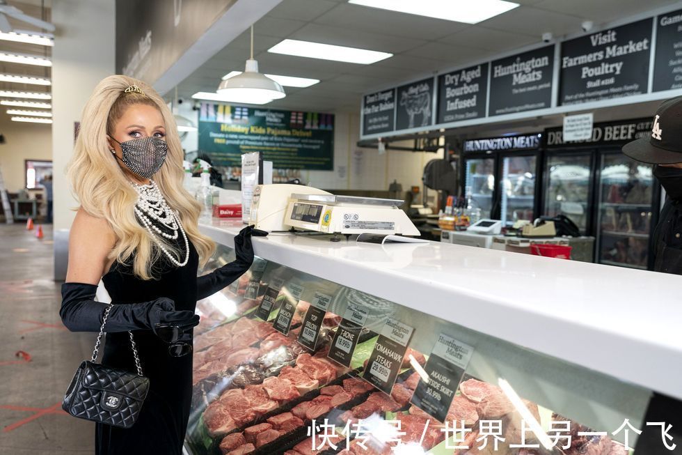 食物|“百亿名媛”下厨，穿拖尾礼服裙去买菜，比起食物，礼服更抢眼